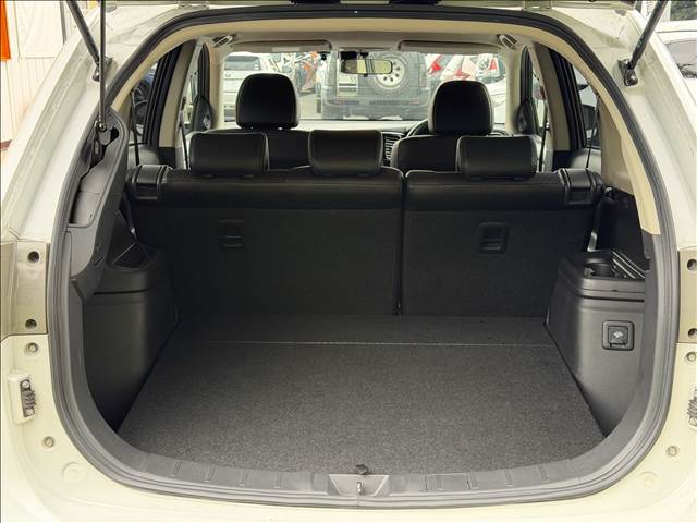Mitsubishi Outlander PHEV 11