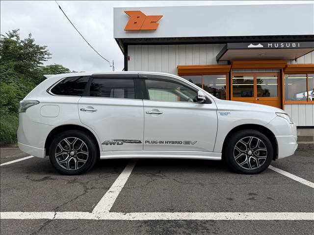 Mitsubishi Outlander PHEV 7
