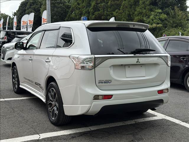 Mitsubishi Outlander PHEV 8