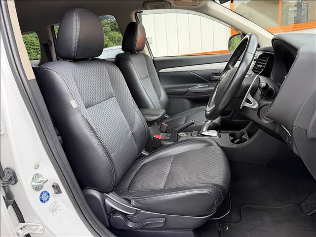 Mitsubishi Outlander PHEV 9