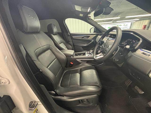 Jaguar F-Pace 11