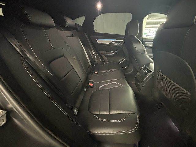 Jaguar F-Pace 12