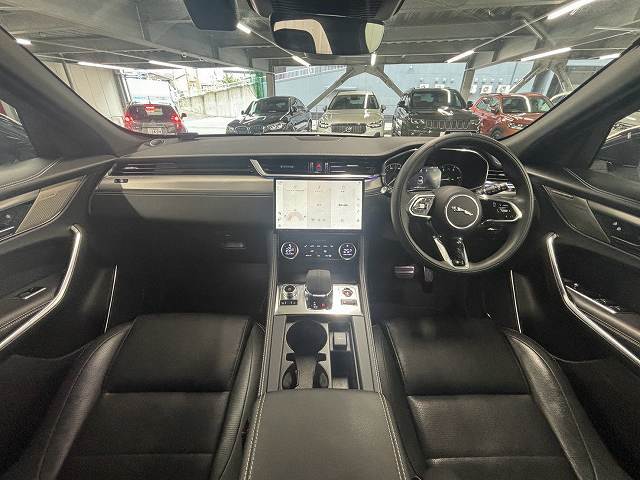 Jaguar F-Pace 2