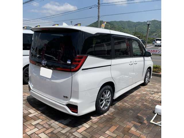 Toyota Noah 3