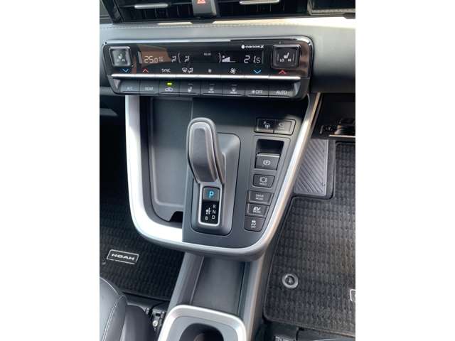 Toyota Noah 10
