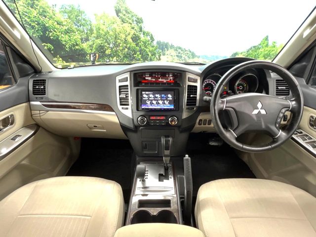 Mitsubishi Pajero 2