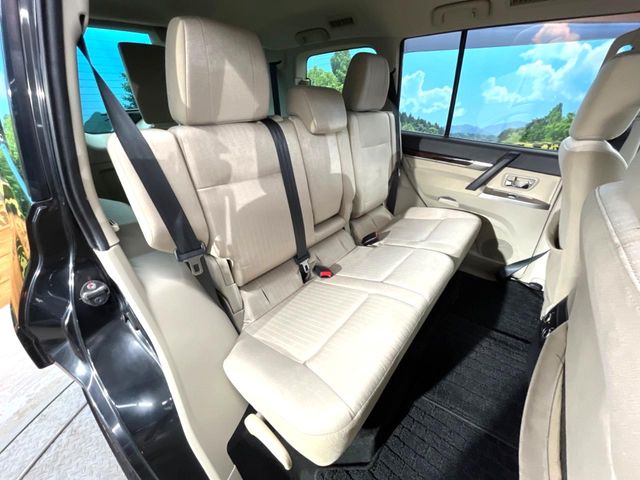 Mitsubishi Pajero 9