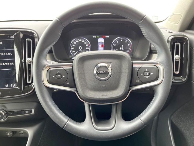 Volvo XC40 8