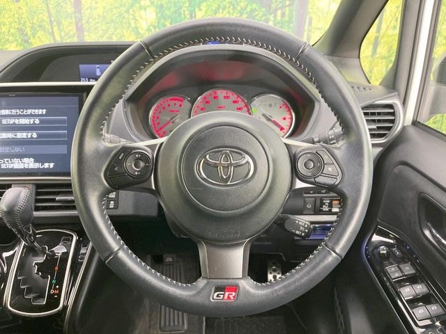 Toyota Voxy 12