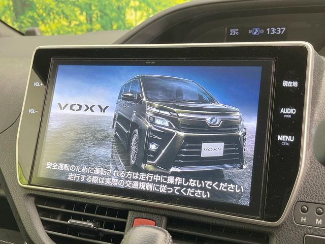 Toyota Voxy 5