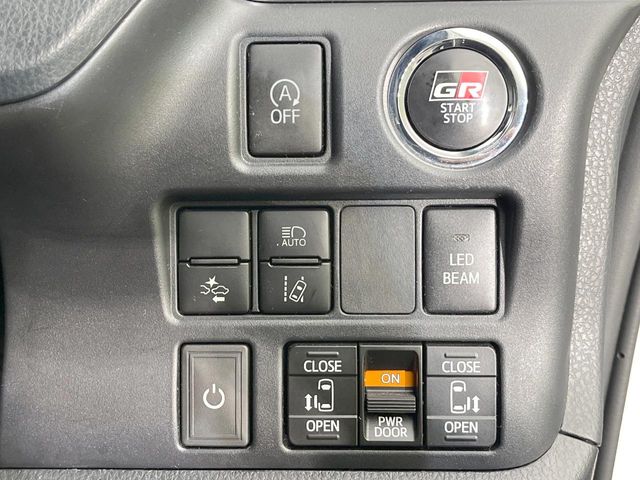 Toyota Voxy 6