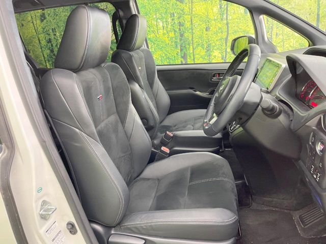Toyota Voxy 8
