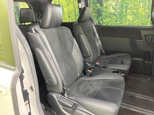 Toyota Voxy 9