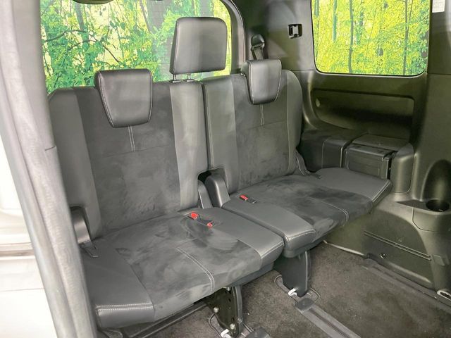 Toyota Voxy 10
