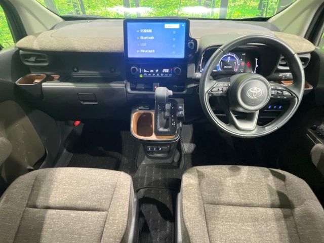 Toyota Sienta 2