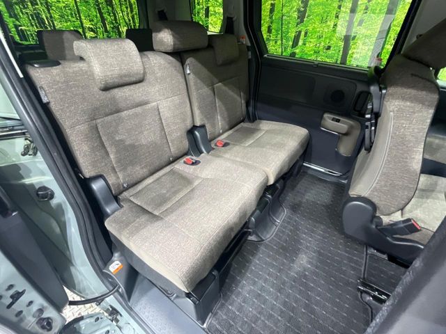 Toyota Sienta 9