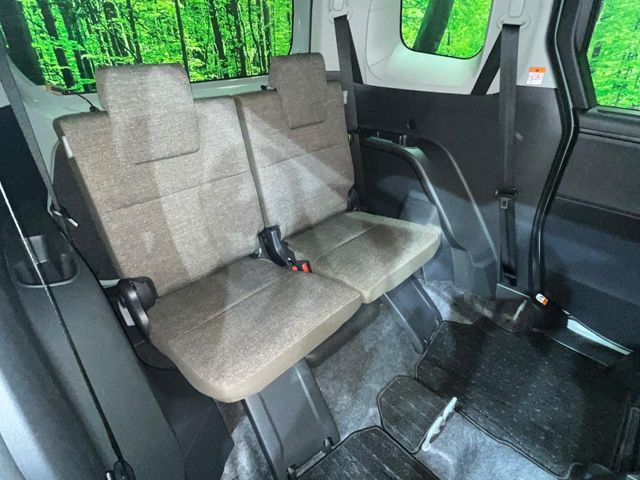 Toyota Sienta 10