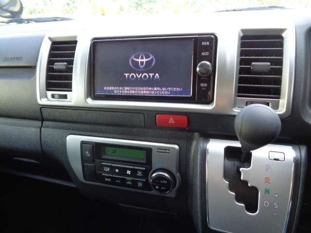 Toyota Regius Ace 11