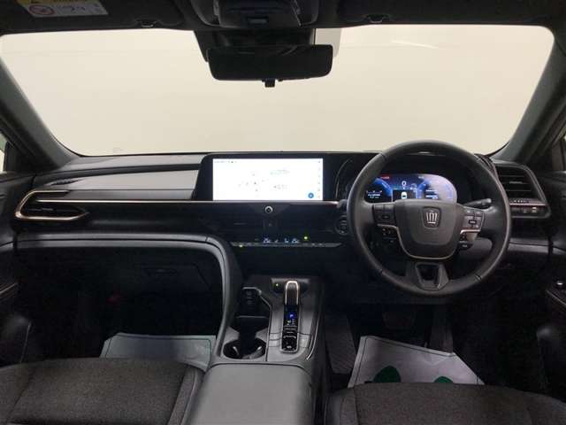 Toyota Crown Crossover 9