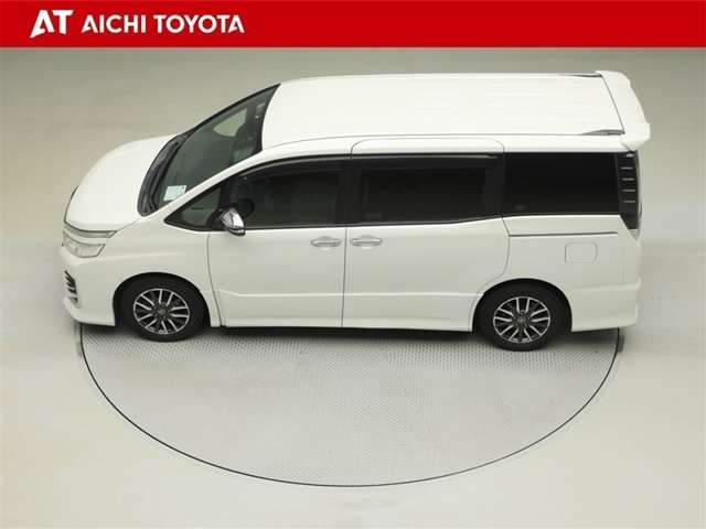 Toyota Voxy 11