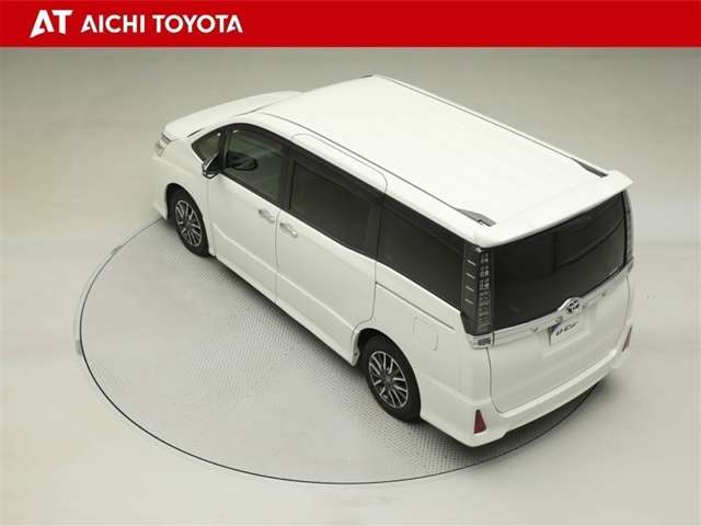 Toyota Voxy 12