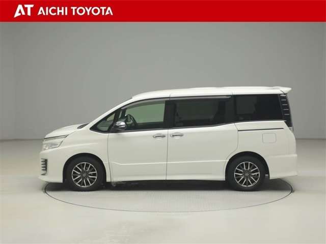 Toyota Voxy 3