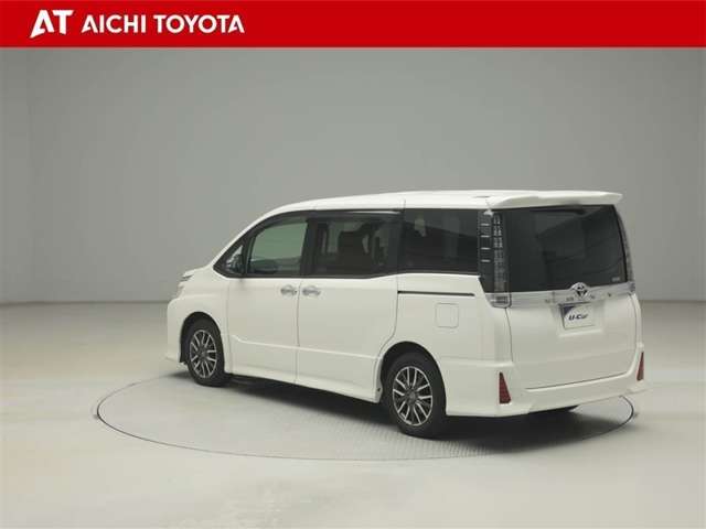 Toyota Voxy 4