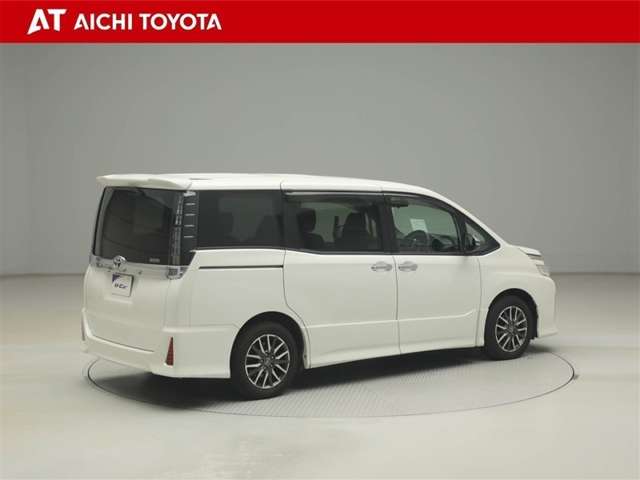 Toyota Voxy 6