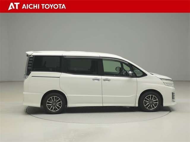 Toyota Voxy 7