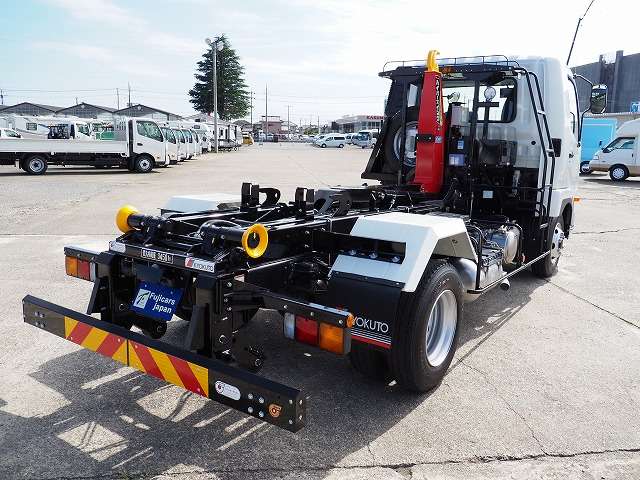 Mitsubishi Fuso Fighter 9