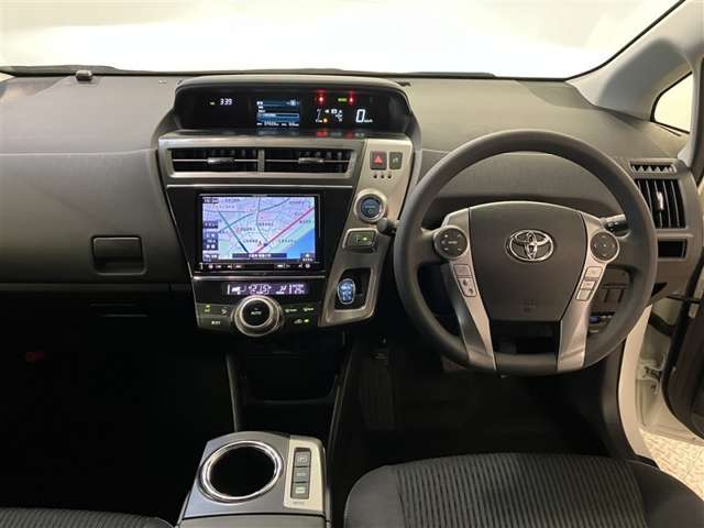 Toyota Prius α 12