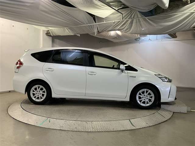 Toyota Prius α 5