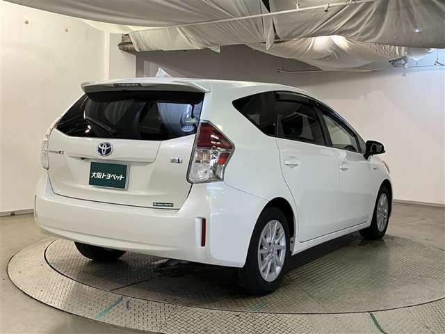 Toyota Prius α 8