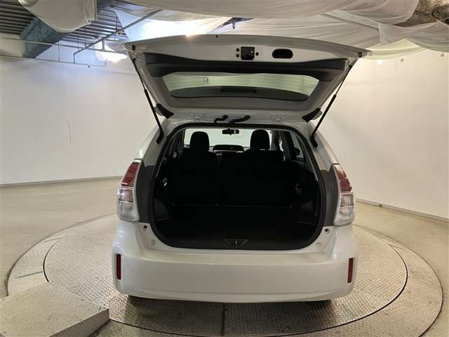 Toyota Prius α 9