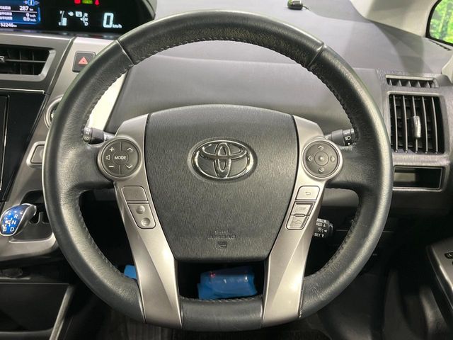 Toyota Prius α 11