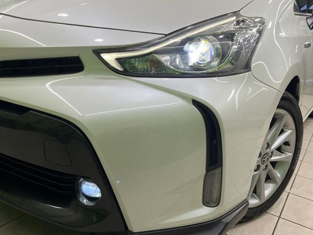 Toyota Prius α 12
