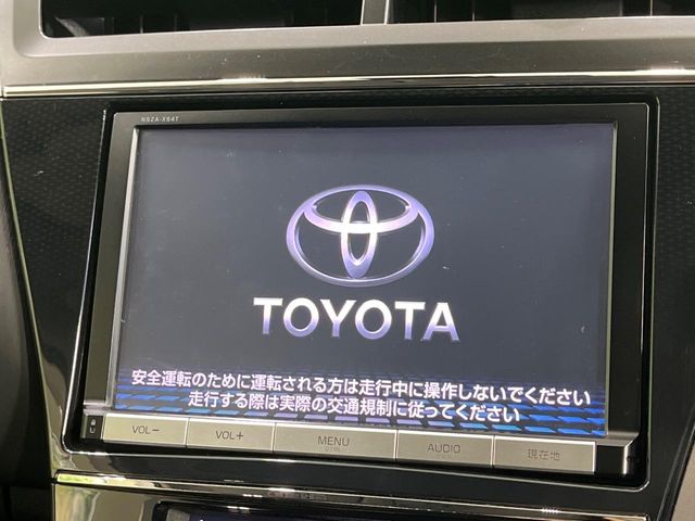 Toyota Prius α 3