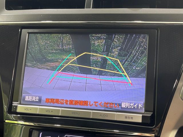 Toyota Prius α 4