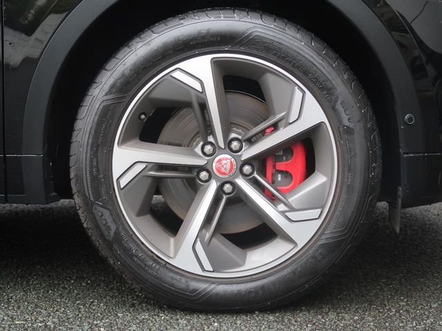 Jaguar E-Pace 4