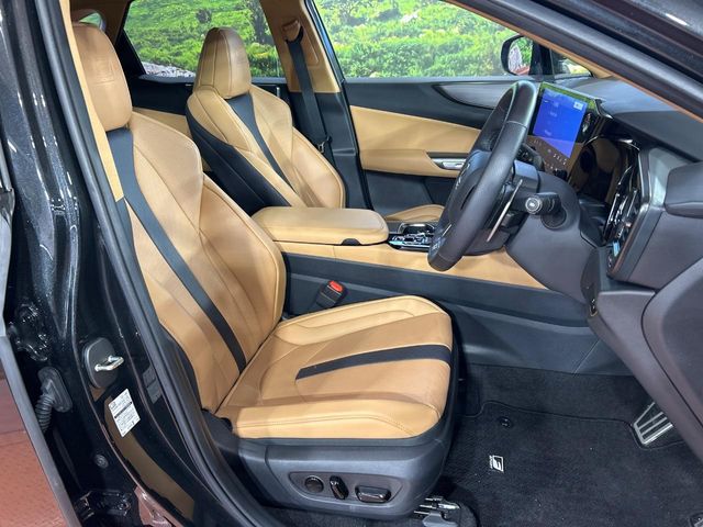 Lexus NX 8