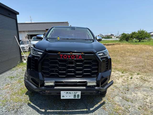 Toyota Hilux 2