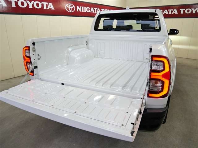 Toyota Hilux 6
