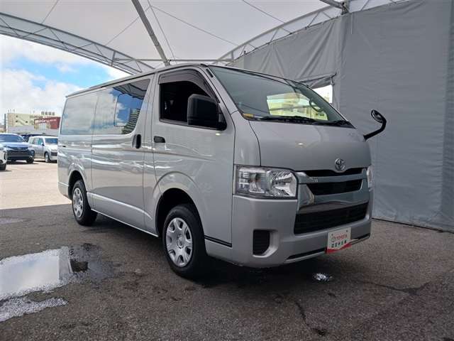 Toyota Hiace Van 11