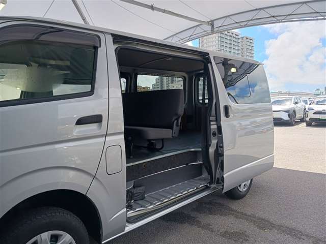 Toyota Hiace Van 3