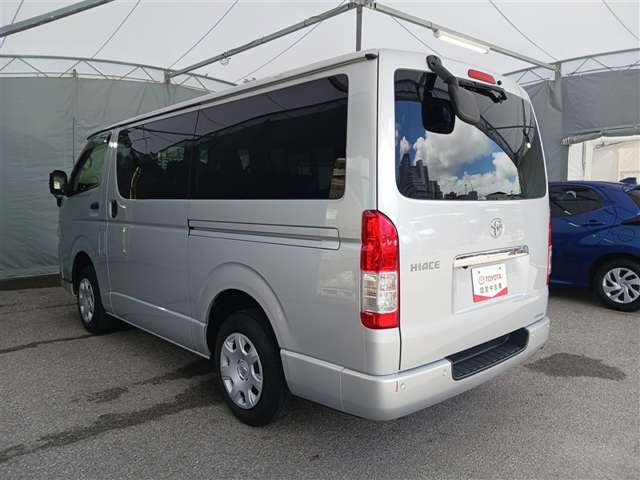 Toyota Hiace Van 4