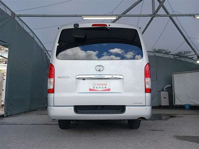 Toyota Hiace Van 5