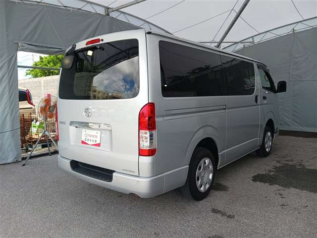 Toyota Hiace Van 9
