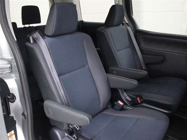 Toyota Noah 11
