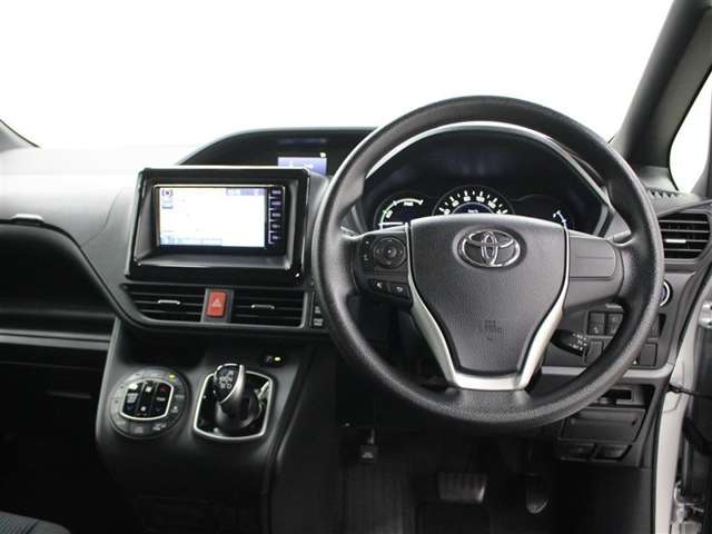 Toyota Noah 5