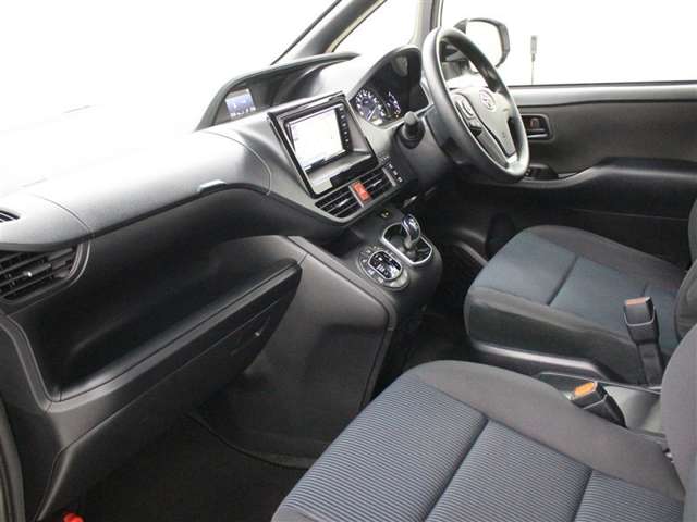 Toyota Noah 10
